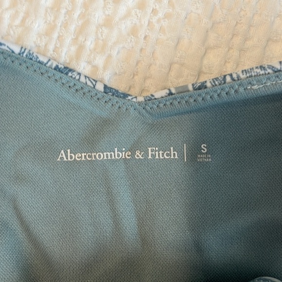 Abercrombie and Fitch Floral Bikini Set in Blue and White - Size Small - Picture 3 of 3
